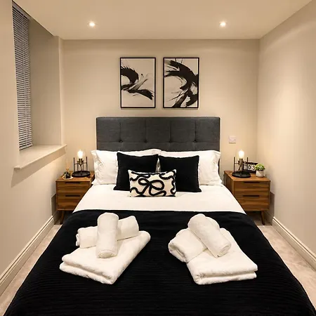 Luxury Leeds Centre Apartment - 2 Bed 2 Bath - Sleeps 6 Apartment *