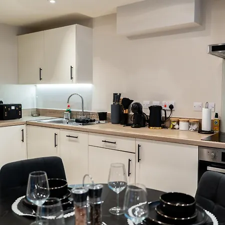 Apartment Luxury Leeds Centre Apartment - 2 Bed 2 Bath - Sleeps 6 *
