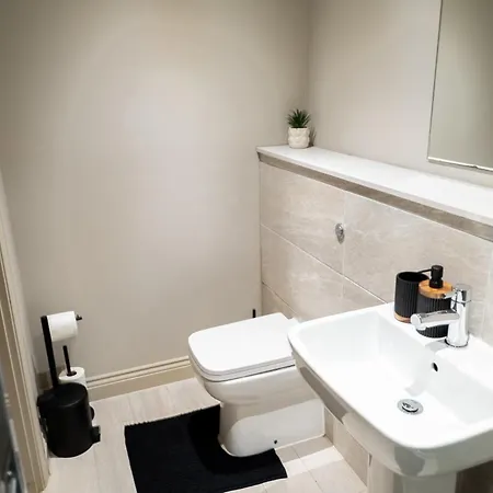Luxury Leeds Centre Apartment - 2 Bed 2 Bath - Sleeps 6 Apartment *